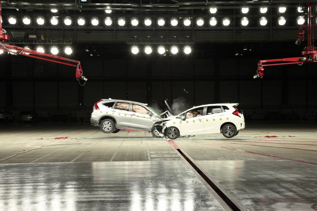 CR V Vs Jazz Crash Test