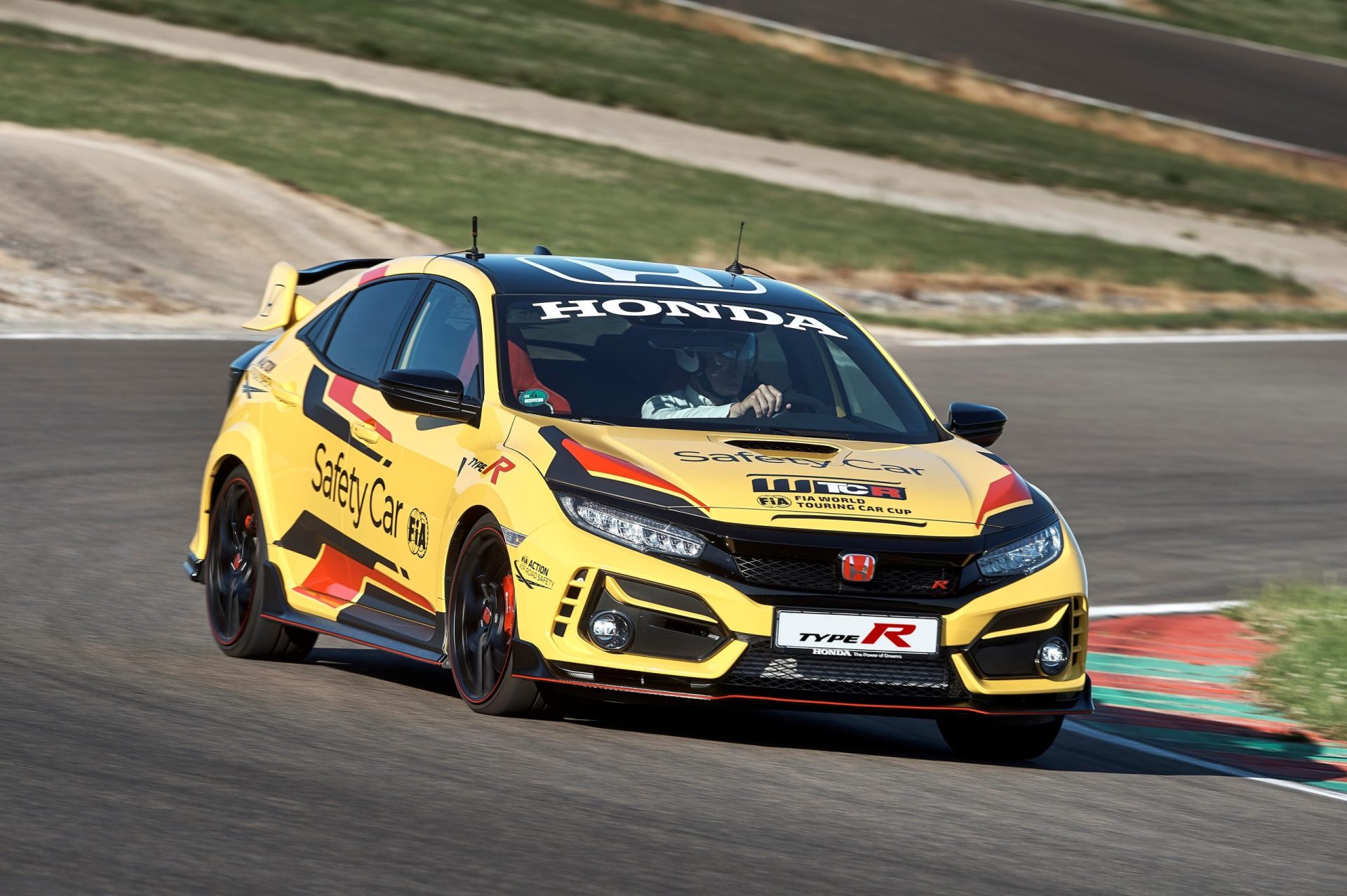 303944 Honda Civic Type R Limited Edition Is The 2020 WTCR Official Safety Car Scaled