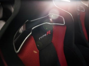 100997 Honda Civic Type R Black Edition 354x265