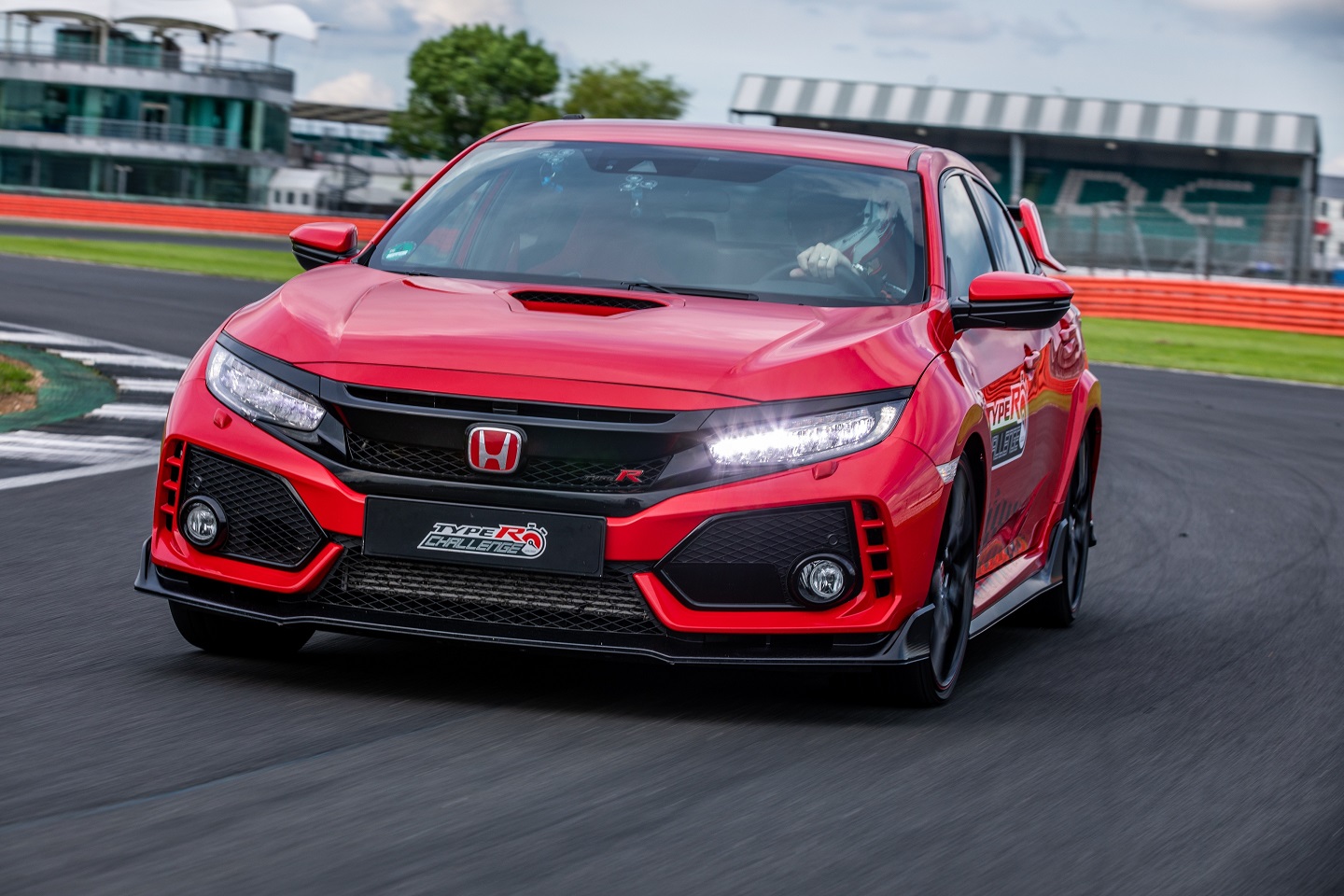 134328 Three In Three For Type R British Touring Car Champion Matt Neal Takes