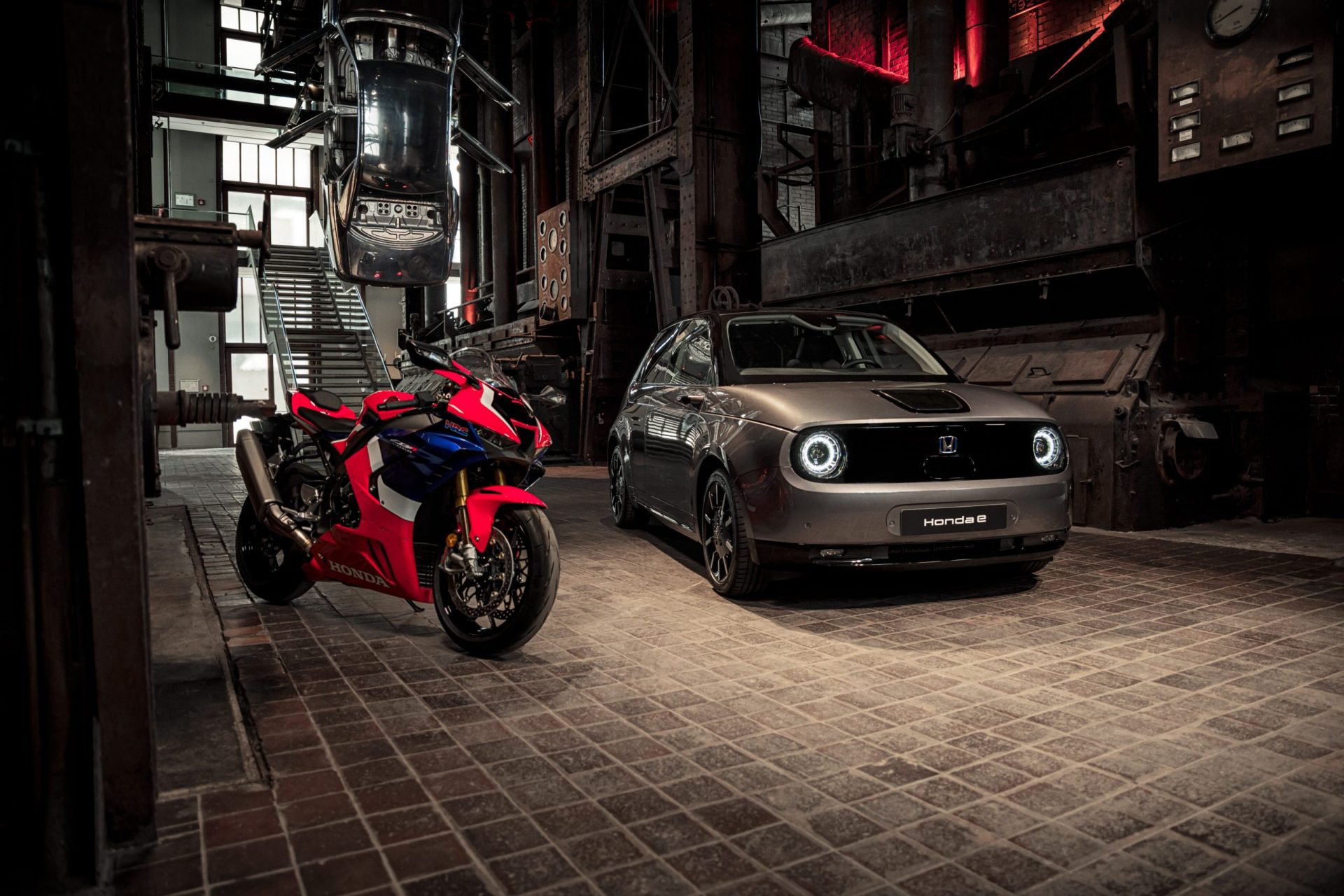 305684 HONDA E AND FIREBLADE TAKE CENTRE STAGE AT PRESTIGIOUS RED DOT DESIGN Scaled