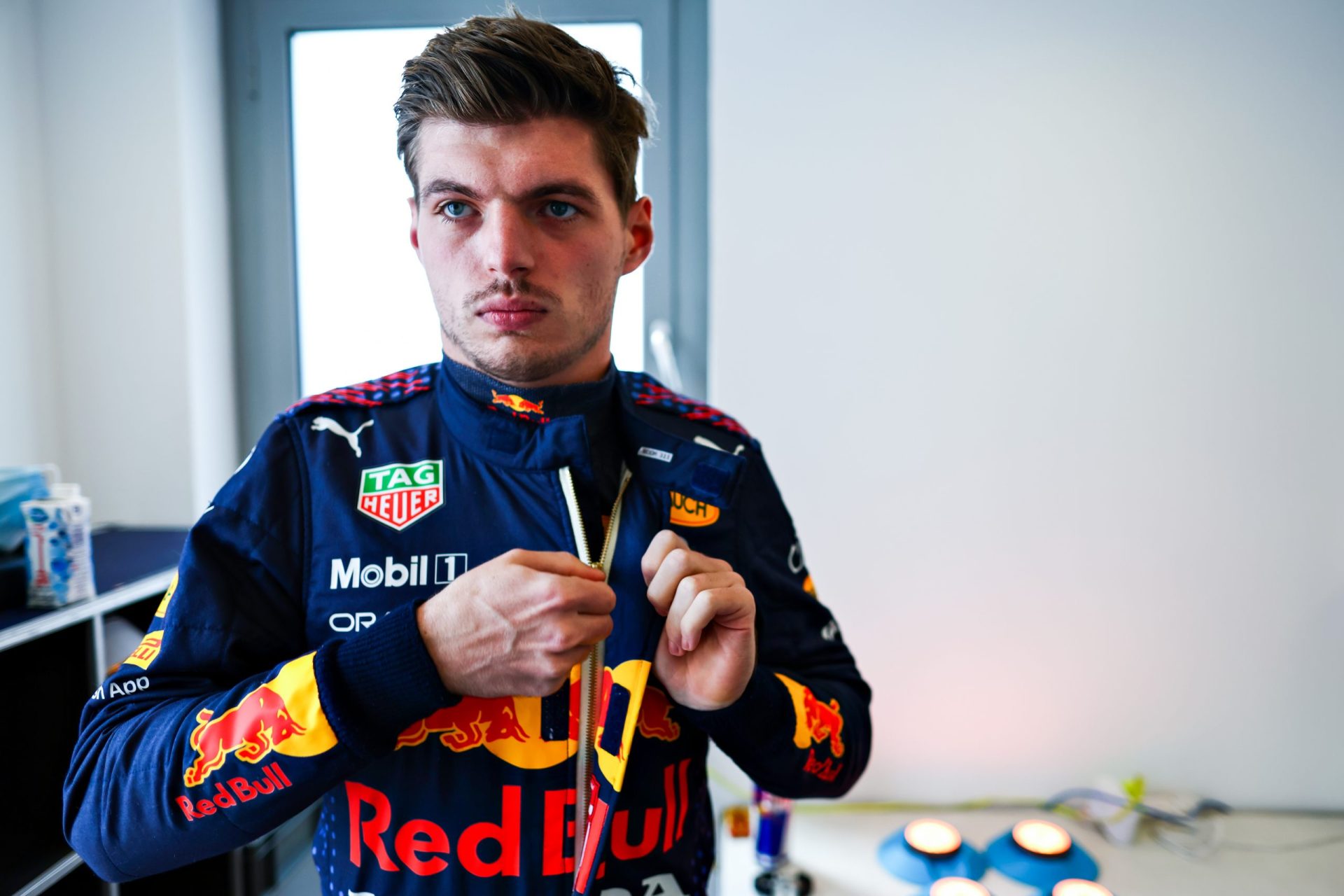 ABU DHABI, UNITED ARAB EMIRATES - DECEMBER 11: Max Verstappen of Netherlands and Red Bull Racing warms up before qualifying ahead of the F1 Grand Prix of Abu Dhabi at Yas Marina Circuit on December 11, 2021 in Abu Dhabi, United Arab Emirates. (Photo by Mark Thompson/Getty Images) // Getty Images / Red Bull Content Pool  // SI202112110184 // Usage for editorial use only //