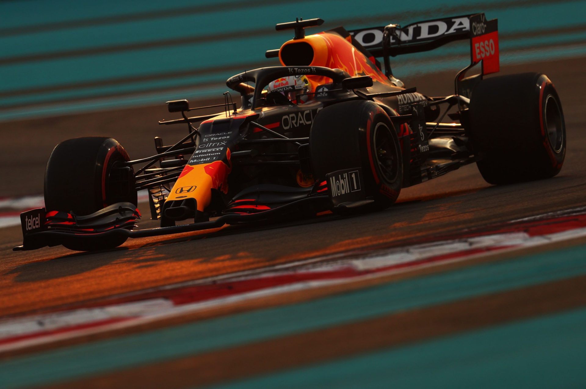 ABU DHABI, UNITED ARAB EMIRATES - DECEMBER 11: Max Verstappen of the Netherlands driving the (33) Red Bull Racing RB16B Honda during qualifying ahead of the F1 Grand Prix of Abu Dhabi at Yas Marina Circuit on December 11, 2021 in Abu Dhabi, United Arab Emirates. (Photo by Clive Rose/Getty Images) // Getty Images / Red Bull Content Pool  // SI202112110195 // Usage for editorial use only //