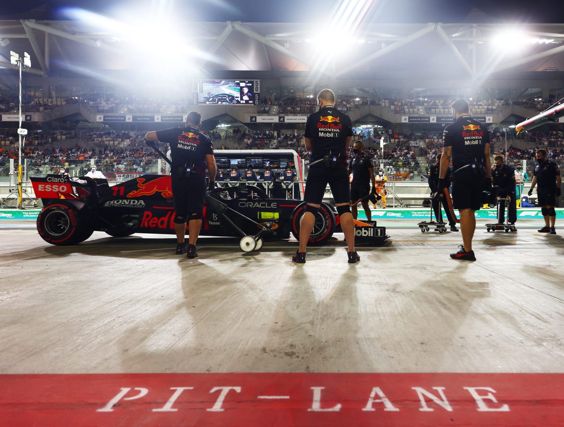 ABU DHABI, UNITED ARAB EMIRATES - DECEMBER 11: Sergio Perez of Mexico driving the (11) Red Bull Racing RB16B Honda stops in the Pitlane during qualifying ahead of the F1 Grand Prix of Abu Dhabi at Yas Marina Circuit on December 11, 2021 in Abu Dhabi, United Arab Emirates. (Photo by Mark Thompson/Getty Images) // Getty Images / Red Bull Content Pool  // SI202112110231 // Usage for editorial use only //